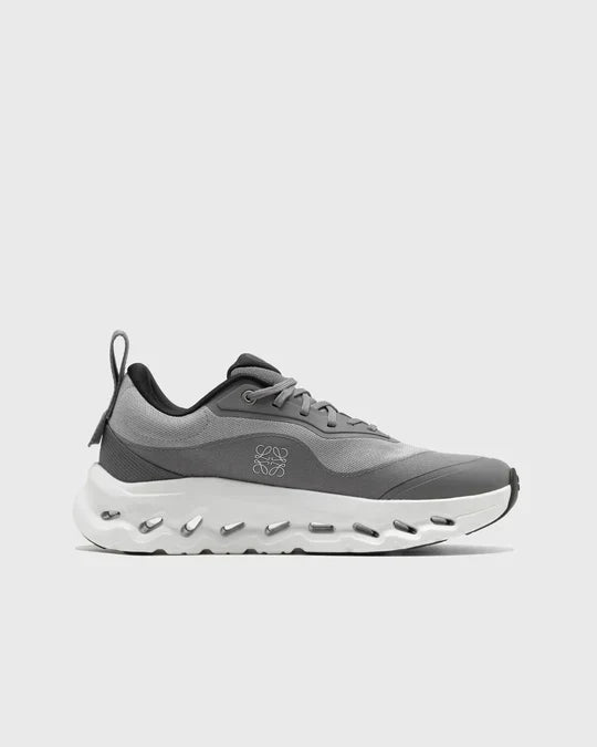 On Cloud | x Cloudtilt Sneakers – Grey – Product Image 4