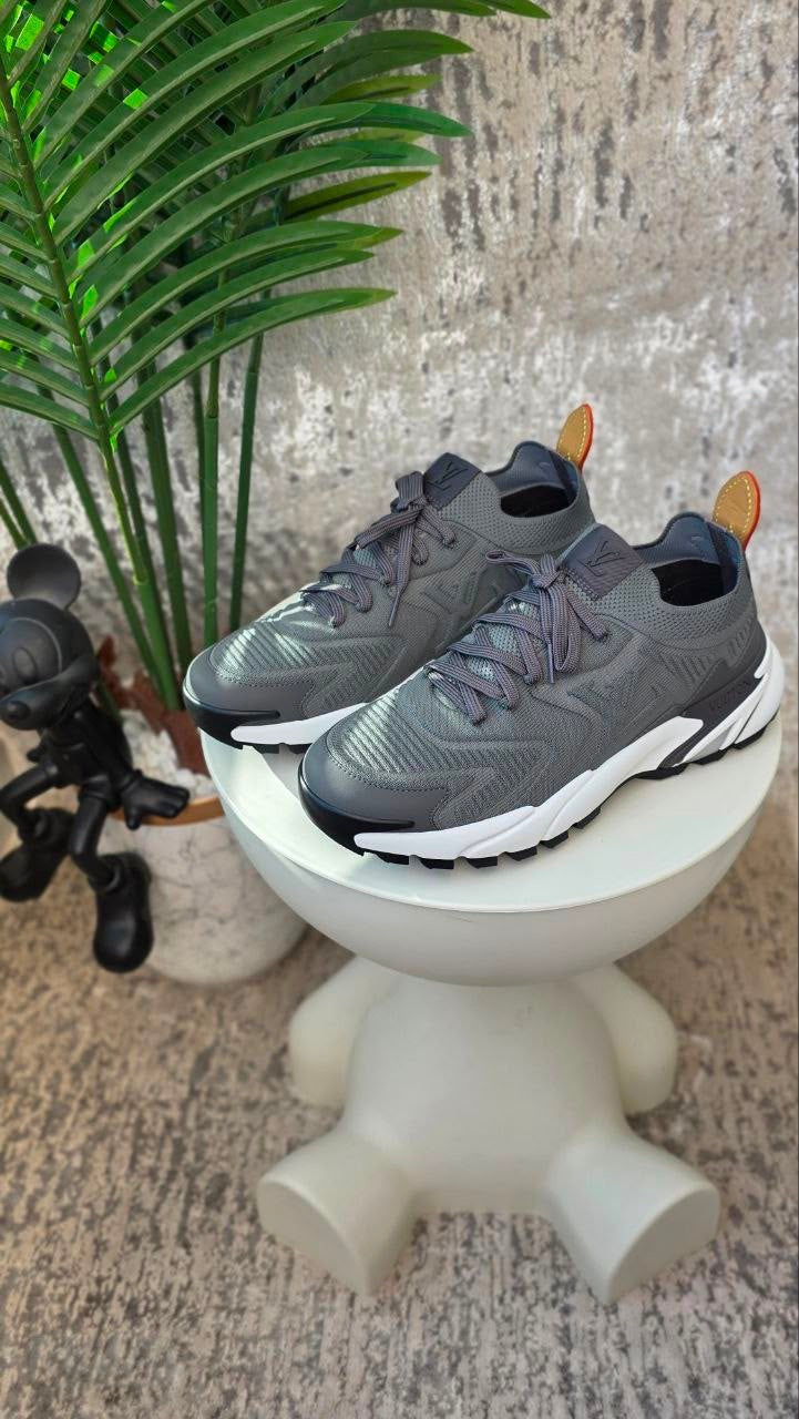 Louis Vuitton LV Runner Tatic Sneakers – Grey - View 5