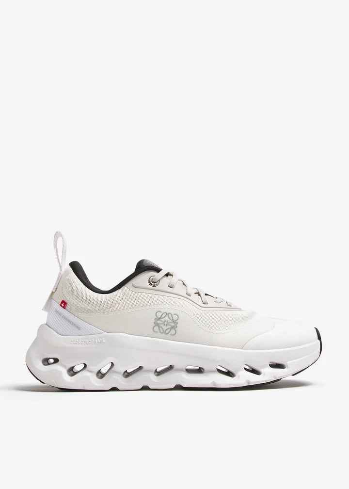 On Cloud | Cloudtilt 2 Loewe Sneakers – Sand / White – Product Image 1