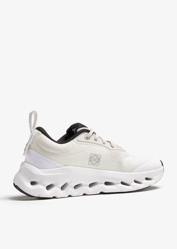 On Cloud | Cloudtilt 2 Loewe Sneakers – Sand / White – Product Image 2